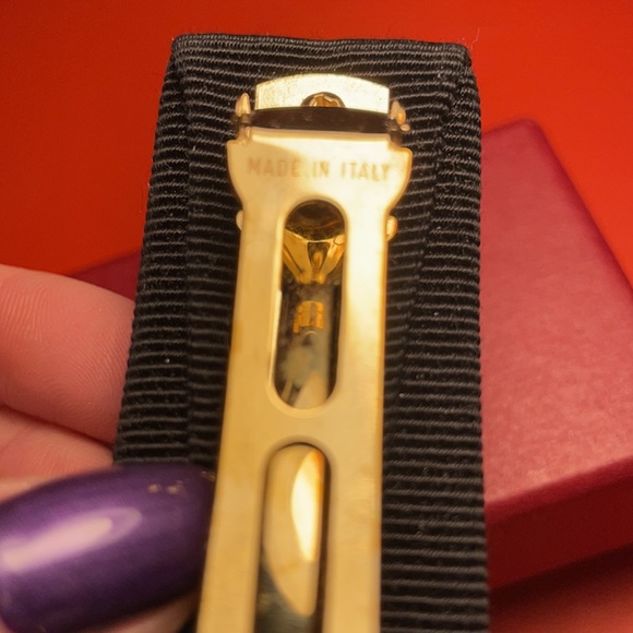 100% Authentic Ferragamo classic hair clip. - Picture 3 of 4